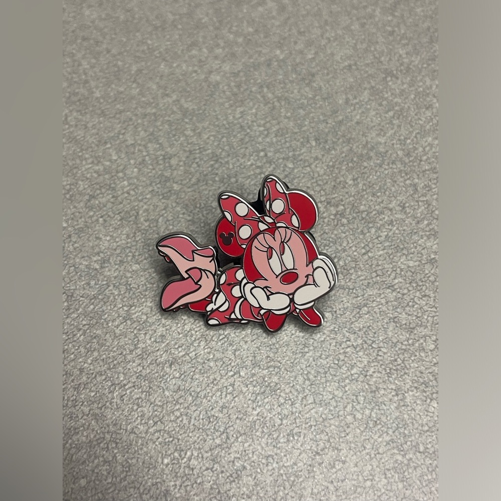 Minnie Hidden Mickey pin 2025